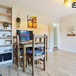 Group Stays, 4 Bedroom, Spacious In Bs4, & Car Parking, Sleeps 7 * Bristol