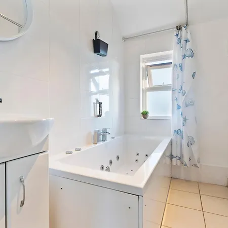 Holiday home Wood Fire And Parking Large 4-bed House Bristol