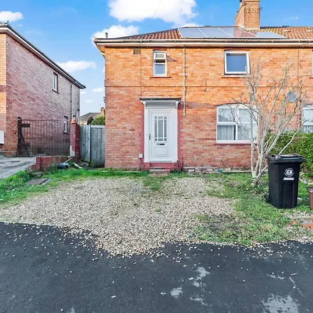 Wood Fire And Parking Large 4-bed House Holiday home Bristol