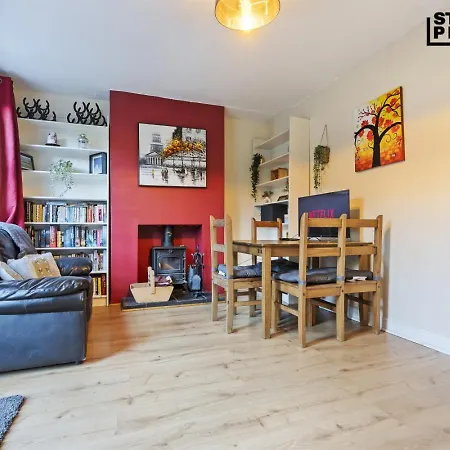 Group Stays, 4 Bedroom, Spacious In Bs4, & Car Parking, Sleeps 7 Nyaraló Bristol