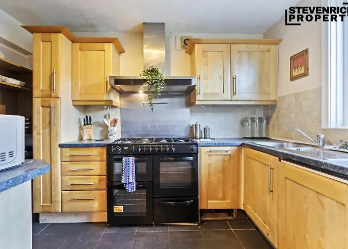 Group Stays, 4 Bedroom, Spacious Home In Bs4, Van & Car Parking, Sleeps 7 度假居 *