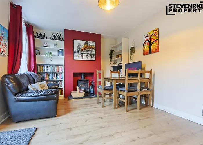 Group Stays, 4 Bedroom, Spacious Home In Bs4, Van & Car Parking, Sleeps 7 度假居 布里斯托