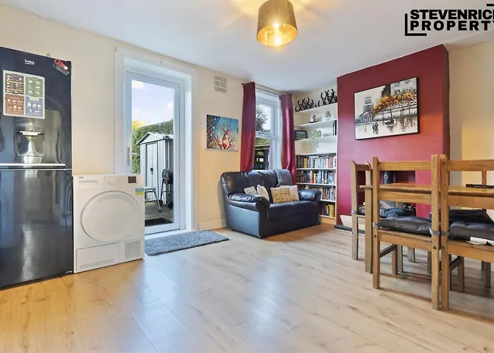 Group Stays, 4 Bedroom, Spacious In Bs4, & Car Parking, Sleeps 7 * Bristol